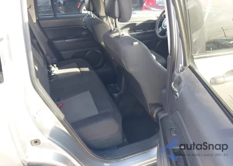 2015 Jeep Compass Sport z USA, uszkodzony, nr VIN 1C4NJCBA0FD209105